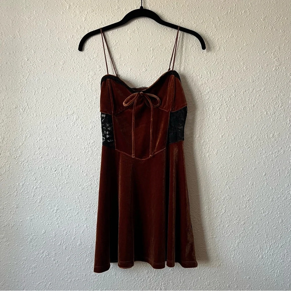 Urban Outfitters Faith Velvet Slip Dress Brown with Black Lace Size Small - Picture 2 of 7